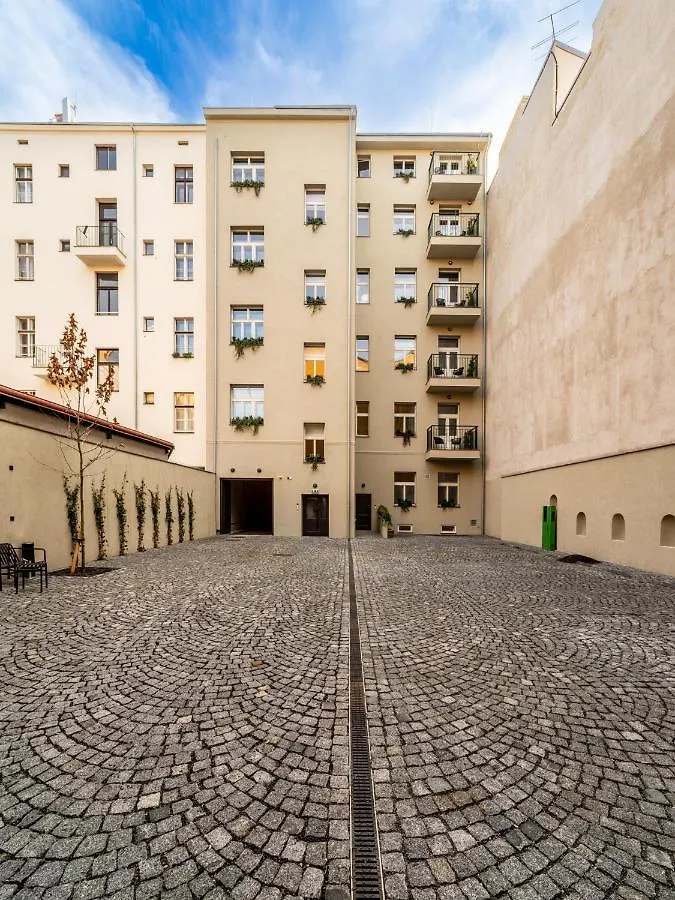 The Viaduct - Suites & More Prague 4*,