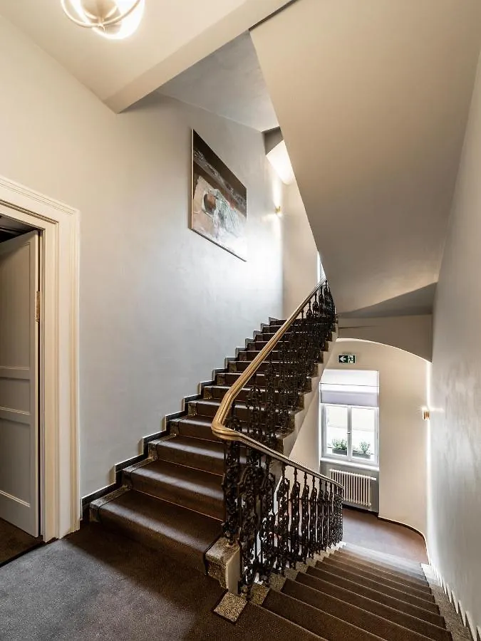 The Viaduct - Suites & More Praag 4*,